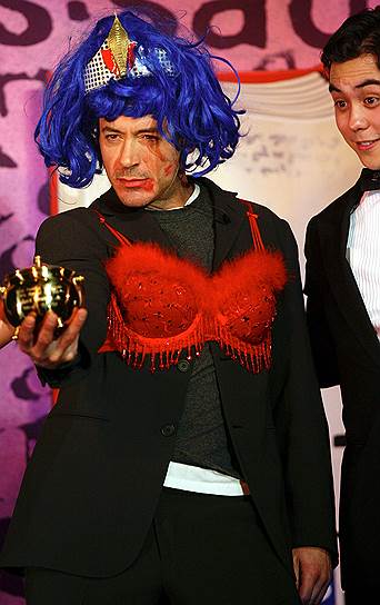 «Успех в Голливуде начинается с того, что на третий день релиза картины тебе звонят и говорят, что фильм собрал $100 млн. Если это и есть счастье, то у меня все великолепно»