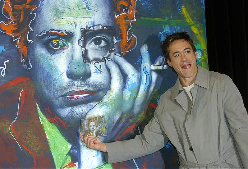 В 2004 году Роберт Дауни-младший выпустил альбом «The Futurist» с песнями собственного сочинения и исполнения, который заслужил теплые отзывы критиков. Также он записал несколько песен для рождественского альбома «For Once In My Life» (вышел в 2007-м) совместно с Вондой Шепард