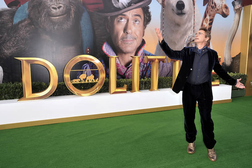 В 2021 году актера номинировали на антипремию «Золотая малина» за худшую мужскую роль в комедии «Удивительное путешествие доктора Дулиттла» 
