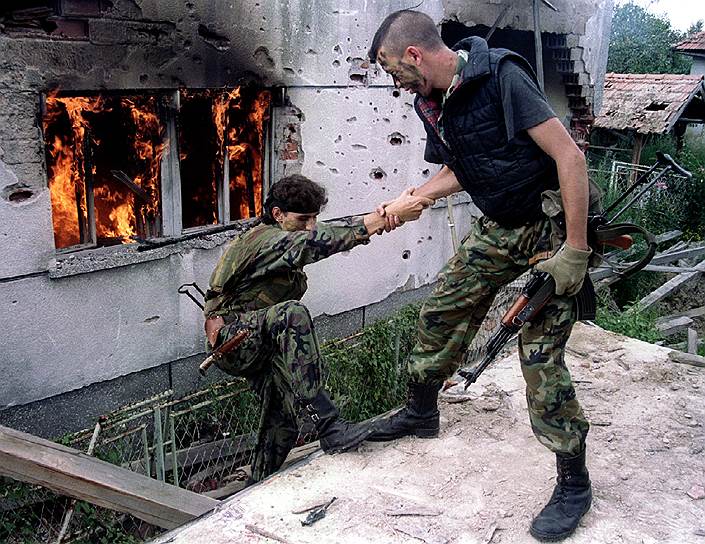 20 августа 1995 года на рынке в Сараево прогремел взрыв. Были убиты 37 человек, ответственность была возложена  на сербов