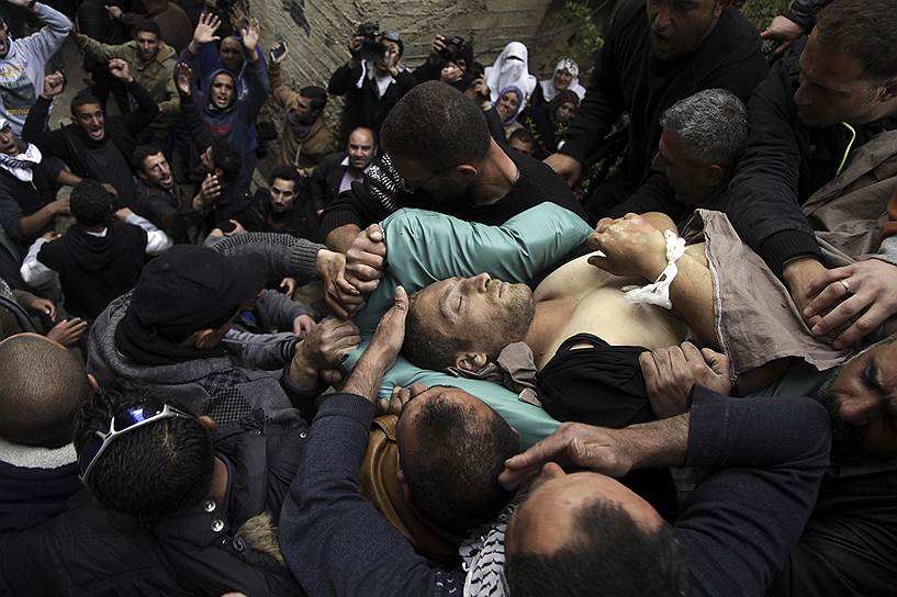 Бейт-Уммар, Западный берег реки Иордан. Похороны Зияда Авада, погибшего в ходе столкновений с израильскими солдатами