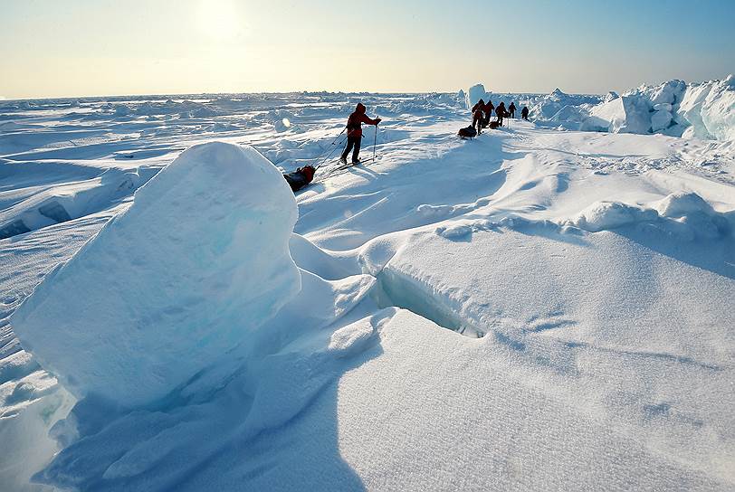 Больше всего на планы экспедиции влиял дрейф льда. Он мог быть попутным и гнать участников к полюсу. Но льды двигались и в противоположном направлении, тогда туристам приходилось преодолевать лишние километры