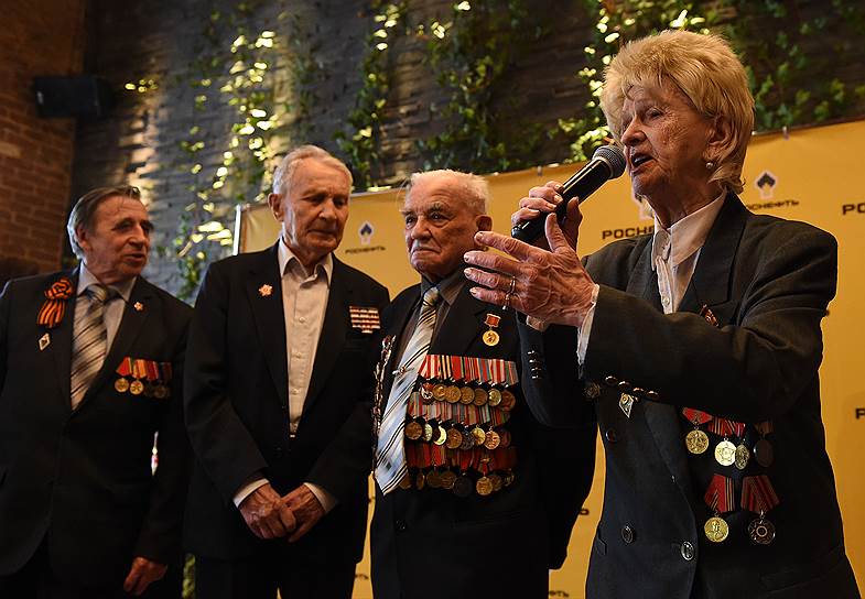 Ветераны Великой Отечественной войны на открытии фотовыставки «Страницы Победы» на Тверском бульваре