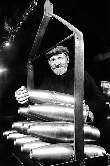 Октябрь 1943. На Н-ском снарядном заводе в Москве