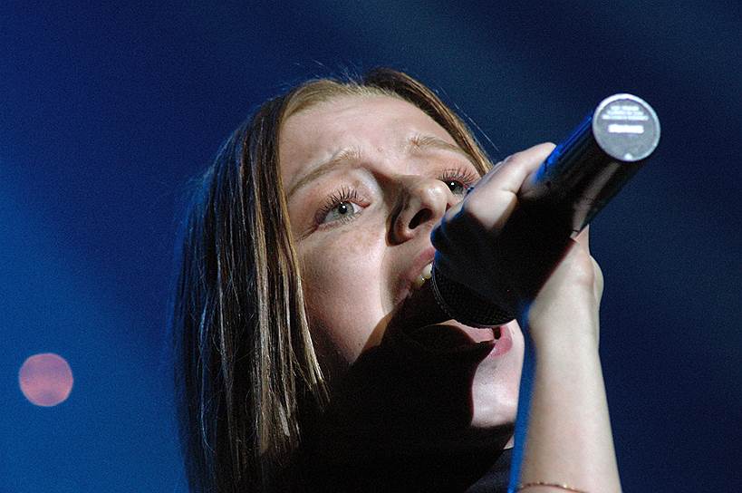 В 2004 году экс-участница «Фабрики звезд—2» Юлия Савичева выступила на «Евровидении» в Стамбуле с песней «Believe me». Результатом стало 11-е место.