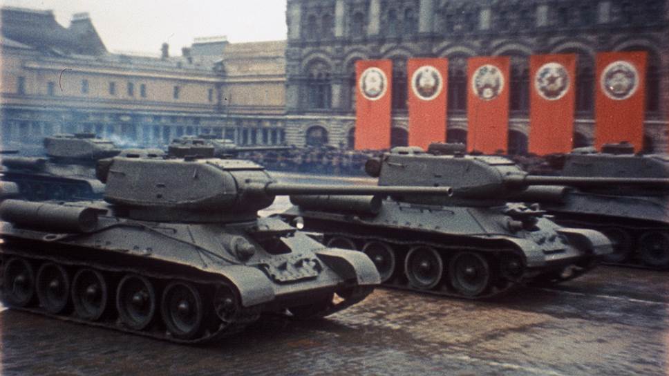 За два часа по Красной площади прошли  более 1850 единиц военной техники
&lt;br>На фото: средние танки Т-34-85