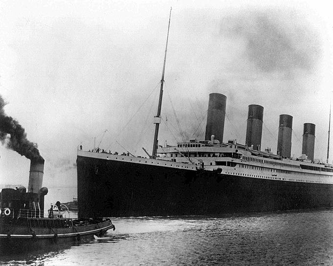 В ночь с 14 на 15 апреля 1912 года в северной части Атлантического океана крупнейший пассажирский лайнер «Титаник», совершавший свой первый круиз, столкнулся с айсбергом. Спустя два часа сорок минут — в 2:20 15 апреля лайнер  полностью ушел под воду. Погибли, по разным данным,  от 1495 до 1635 человек