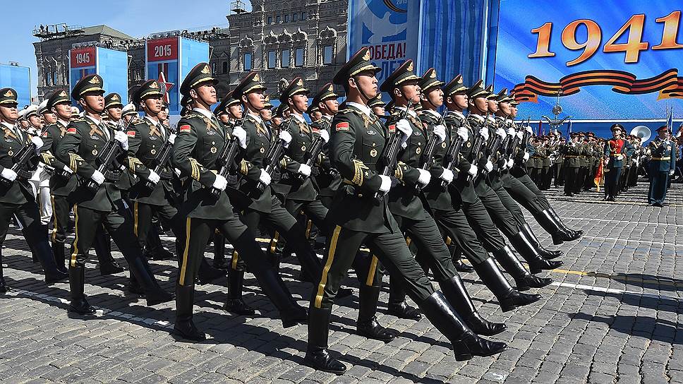 В ходе репетиции по Красной площади прошли представители сухопутных войск