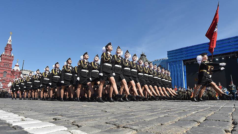 Впервые в истории парадов 9 мая — женские войска
