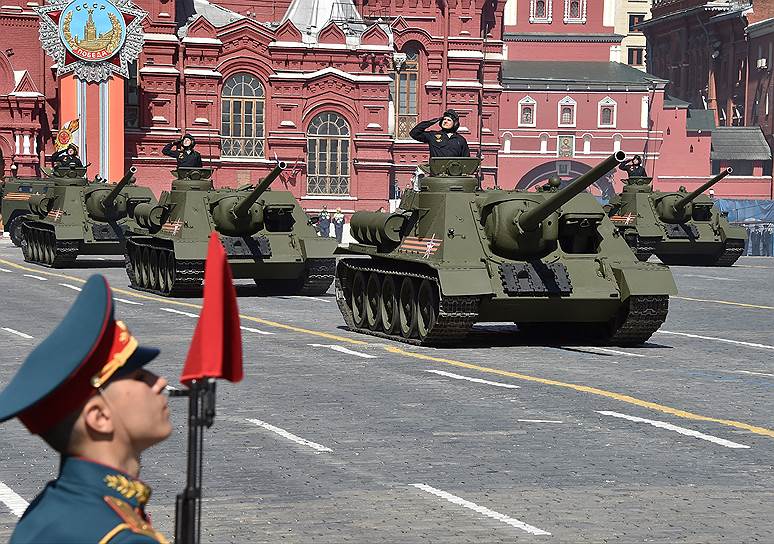 В репетиции парада Победы участвовали танки Т-14 «Армата», самоходные артиллерийские установки «Коалиция-СВ», стратегические ракетные комплексы «Ярс»