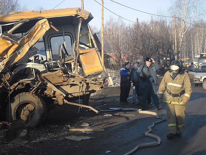1 апреля 2014 года в Красноярском крае грузовик столкнулся со школьным автобусом, который перевозил 12 человек, в том числе 10 детей от 8 до 12 лет, в сельскую школу. В результате аварии шестеро детей пострадали, четверо из них были госпитализированы
