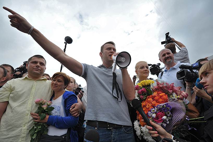 27 января 2014 года «Фонд борьбы с коррупцией» Алексея Навального запустил интерактивный проект «Энциклопедия трат — цена Олимпиады», посвященный расходам на организацию и проведение игр в Сочи. Согласно опубликованной информации затраты на Олимпийские игры составили 1,5 трлн руб. Представитель вице-премьера Дмитрия Козака заявил о недопустимости сравнения всех приведенных в докладе цифр с реальными затратами