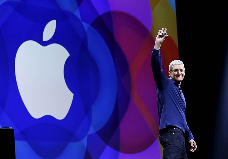 8 июня на конференции для разработчиков WWDC корпорация Apple объявила о своих новых продуктах в сфере программного обеспечения &lt;br> На фото: генеральный директор Apple Тим Кук