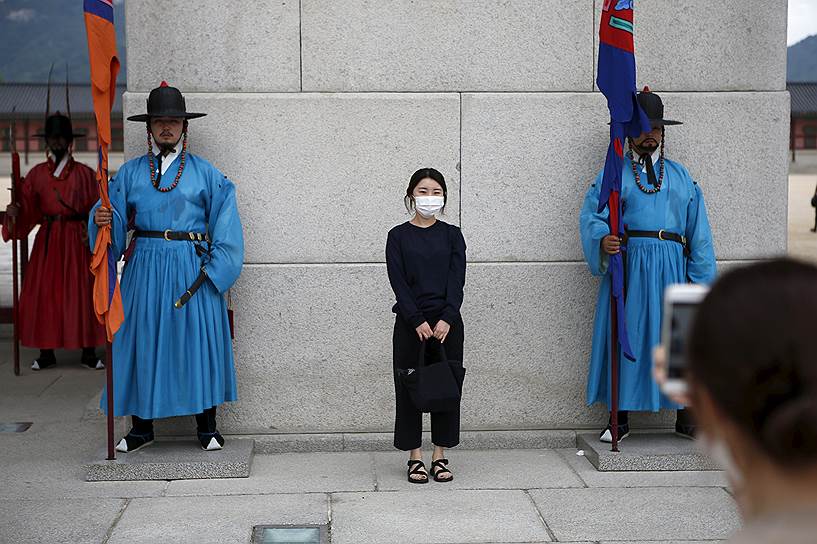 Власти Южной Кореи призывают граждан без необходимости не выходить на улицу
