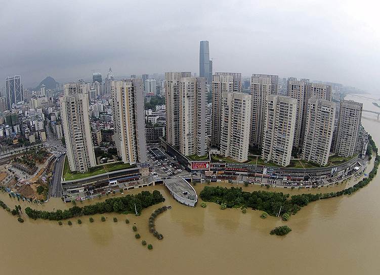 Лючжоу, Китай. Город, затопленнный в результате проливных дождей 