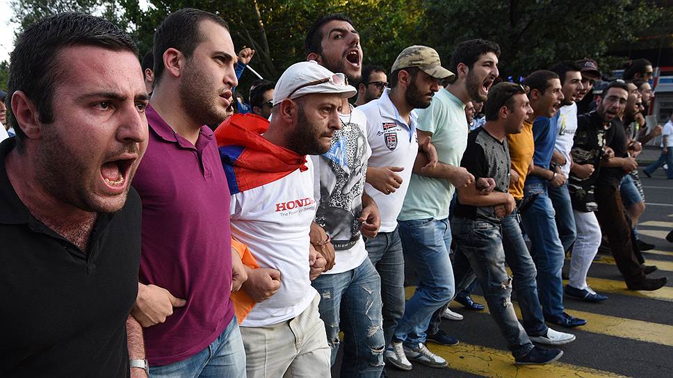 Как армянская оппозиция протестовала против роста тарифов