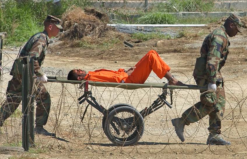 Пентагон заявлял, что жестокое отношение к заключенным в тюрьме Гуантанамо нельзя считать бесчеловечным. В свою очередь, президент США Барак Обама высказывался об этом так: «С момента вступления в должность я неоднократно призывал конгресс работать с моей администрацией над тем, чтобы закрыть центр содержания заключенных в заливе Гуантанамо на Кубе. Его работа ослабляет национальную безопасность — расходует ресурсы, вредит нашим отношениям с ключевыми союзниками и партнерами, ободряет приверженных насилию экстремистов»