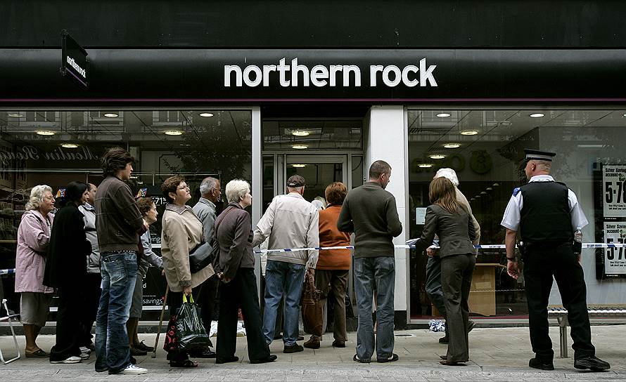 В сентябре 2007 года вкладчики английского банка Northern Rock начали штурмовать отделения в Лондоне, Шеффилде, Манчестере, Глазго. Панику спровоцировало сообщение о возможности предоставления экстренной кредитной линии со стороны Банка Англии. Проблемы с ликвидностью начались после роста ставок на межбанковском рынке и падения стоимости акций банка. Только в первые три дня со счетов было снято около $6 млрд. В отдельных случаях сообщалось о дракаж между сотрудниками банка и клиентами