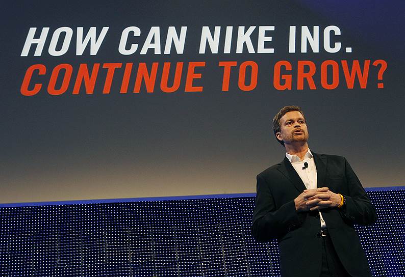 В 1999 году в возрасте 88 лет умер сооснователь Nike Билл Боуэрман, а Фил Найт стал постепенно подыскивать себе преемника на посту гендиректора. 5 лет спустя Найт покинул эту должность, оставшись при этом председателем совета директоров. В настоящее время  пост гендиректора Nike занимает Марк Паркер (на фото)
