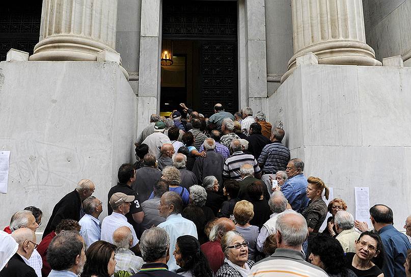 29 июня. Греция ввела ограничения на снятие средств со счетов в банках. Мера являлась вынужденной, отток средств из банков за выходные превысил €1,3 млрд
