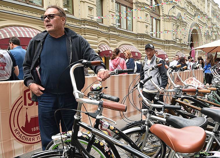 Бизнесмен Игорь Янковский пришел к старту «ГУМовских велокатаний»