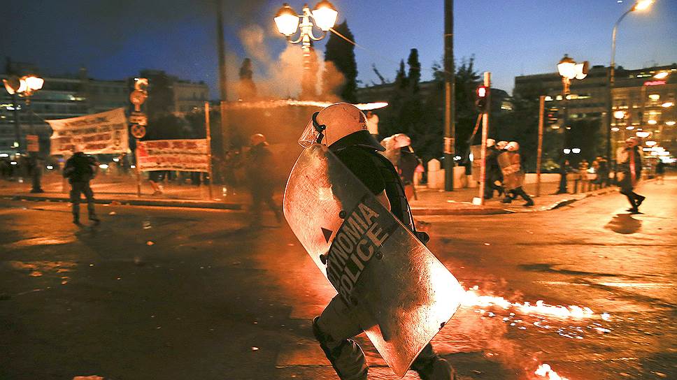 Греческие реформы утвердили с беспорядками