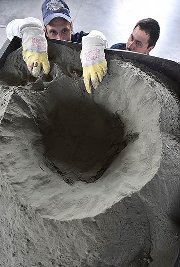 Сырье засыпают в смеситель и спрессовывают, на выходе получаются гранулы ПВХ