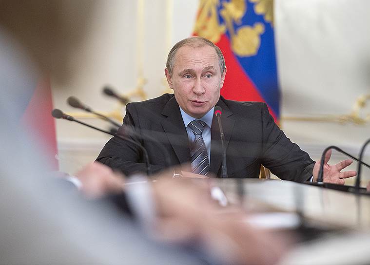 23 июля. Президент России Владимир Путин (на фото) обсудил с членами Совета безопасности России ситуацию с выполнением минских договоренностей