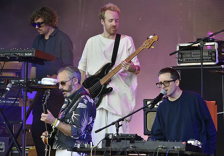 Группа Hot Chip (Великобритания) во время выступления на «Пикнике Афиши-2015»
