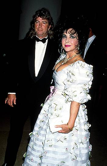 В октябре 1991 года состоялась восьмая свадьба актрисы Элизабет Тейлор и ее седьмого мужа, рабочего Ларри Фортенски (за одного из предыдущих супругов, Ричарда Бартона, госпожа Тейлор выходила замуж дважды). Торжество прошло в знаменитом поместье Майкла Джексона Neverland. На свадьбу было потрачено $2,5 млн, а наряд невесты от Valentino стоил $25 тыс. Среди 160 гостей были замечены Лайза Миннелли, Нэнси Рейган и Эдди Мерфи. Впрочем, брак не оказался счастливым: через пять лет пара развелась