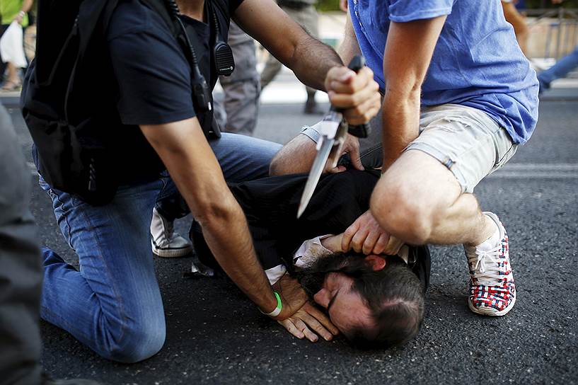Иерусалим, Израиль. Разоружение мужчины, напавшего с ножом на участников ежегодного гей-парада