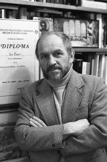 В 1954 году, после окончания Школы-студии МХАТ, Лев Дуров был принят в Центральный детский театр, где проработал десять лет и встретился с режиссером Анатолием Эфросом. Затем, вслед за Эфросом, ушел играть в Театр имени Ленинского комсомола (сейчас — «Ленком»), проработав там четыре года — до тех пор, пока в 1967 году Эфроса не отстранили от руководства. Вместе с ним Дуров в 1967 году перешел в Театр на Малой Бронной