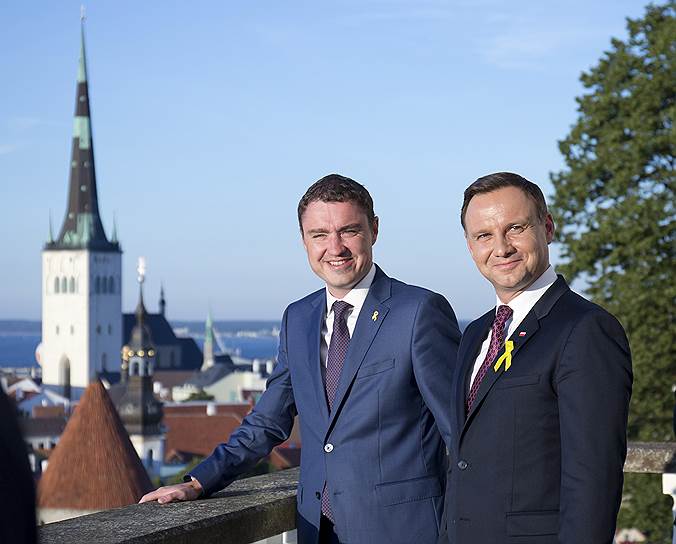 Премьер-министр Эстонии Таави Рыйвас (слева) и президент Польши Анджей Дуда в Таллине