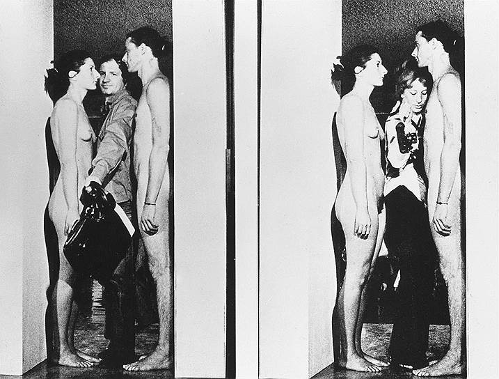 Марина Абрамович и Улай. Imponderabilia. 1977 
&lt;br>Задолго до того, как имя Марины Абрамович стало практически синонимом перформанса в массовом сознании, уроженка Черногории делала совместные акции с немецким художником Улаем. Одна из них представляет собой узкий дверной проем, в котором обнаженные художники стоят наподобие живых кариатид. Этот перформанс, кстати, был повторен и на знаменитой ретроспективе Абрамович в МоМА, и на выставке в Москве — с помощью волонтеров

