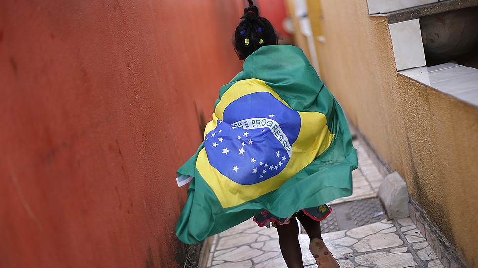 S&P снизило рейтинг Бразилии ниже инвестиционного