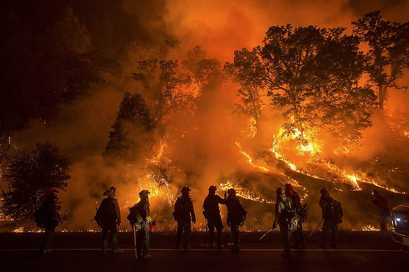 Лоуэр-Лейк, США. Лесной пожар в Калифорнии