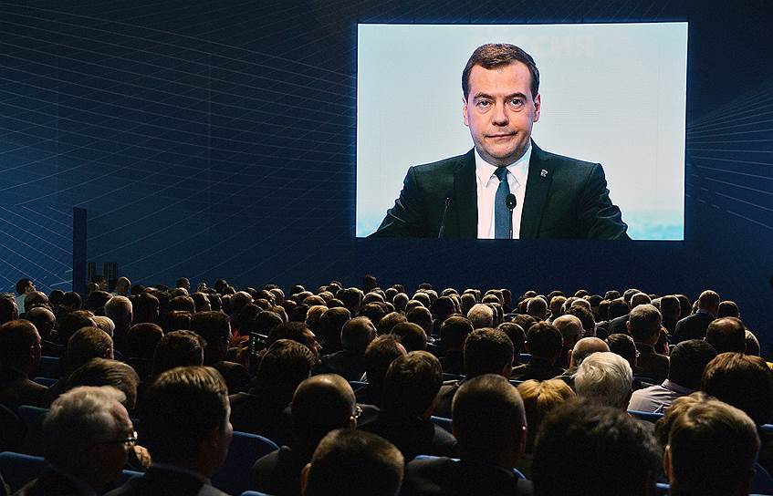 5 апреля 2014 года. Председатель правительства России Дмитрий Медведев во время выступления на всероссийском съезде представителей сельских поселений России
