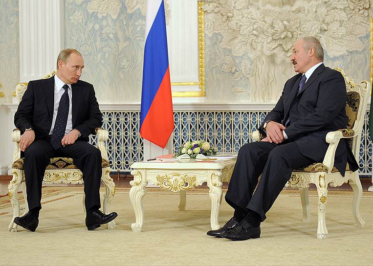 Президент России Владимир Путин (слева) и президент Белоруссии Александр Лукашенко