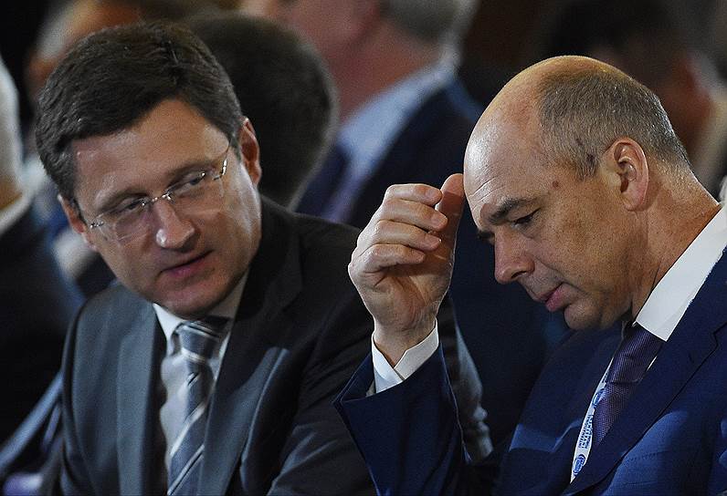 Министр финансов России Антон Силуанов (справа) и министр энергетики Александр Новак
