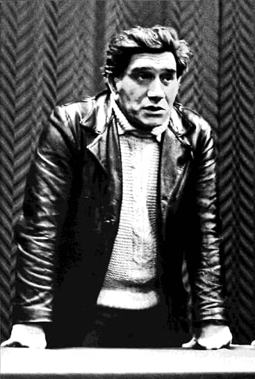В кино Армен Джигарханян дебютировал в 1960 году ролью Акопа в фильме «Обвал», но известность ему принесла роль ученого-физика в картине режиссера Фрунзе Довлатяна «Здравствуй, это я!»