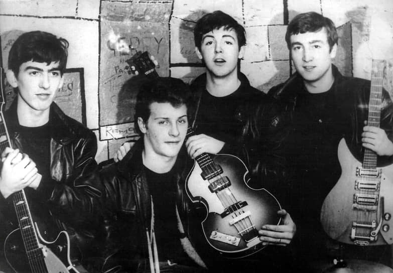 «Я никогда не думал о том, что буду писать великие вещи, я просто пошел и написал их» 
&lt;br>В 1957 году Леннон познакомился с Полом Маккартни и привел его в группу. Вслед за Маккартни в группу приняли и Джорджа Харрисона. В 1959 году музыканты изменили название группы. Так появились The Beatles