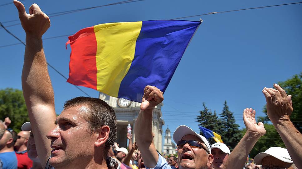 Молдавская оппозиция готова запереть власть в парламенте