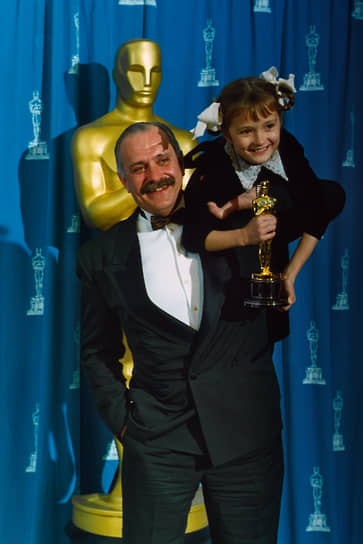 В 1995 году фильм «Утомленные солнцем» получил премию «Оскар», победив в номинации «Лучший фильм на иностранном языке». На Каннском фестивале картина могла получить «Золотую пальмовую ветвь», однако проиграла «Криминальному чтиву» Квентина Тарантино
