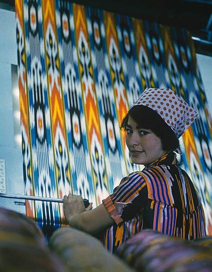 1981 год. Шелковый комбинат в Ленинакане. Зеби Мамаджанова - одна из лучших работниц фабрики