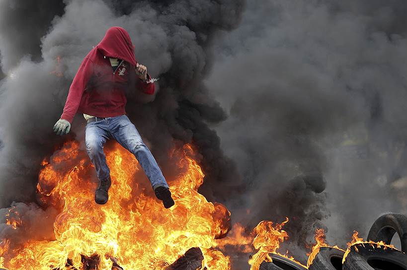 Рамалла, Палестина. Участник акции протеста во время столкновений с израильскими военными