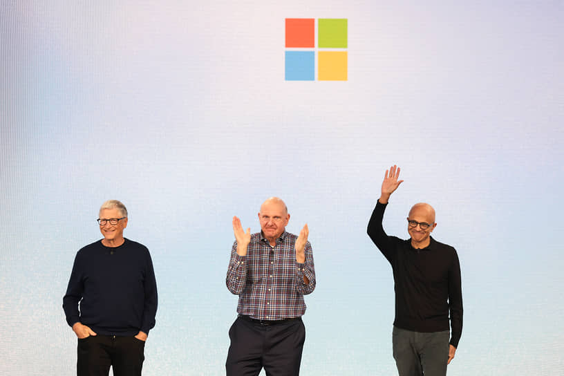 Слева направо: предприниматель Билл Гейтс, бывший гендир корпорации Microsoft Стив Балмер и нынешний глава Microsoft Сатья Наделла на празднования 50-летия компании в 2025 году