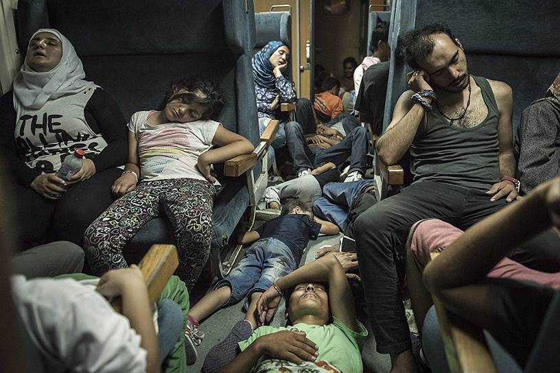 Мигранты в македонском поезде на пути до границы с Сербией