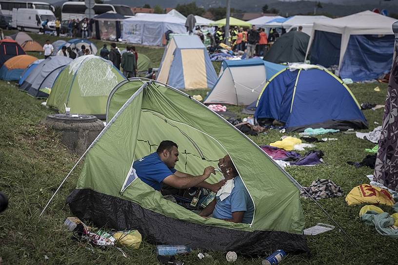 Лагерь беженцев на пограничном пункте между Хорватией и Словенией