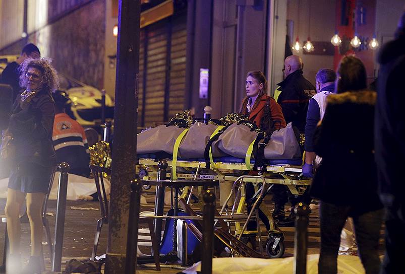 Президент Франции Франсуа Олланд утром в субботу в телеобращении к нации заявил, что теракты осуществили боевики «Исламского государства» (ИГ): «Это акт войны, и за этим нападением стоит террористическая армия, ИГ, джихадисты, которые выступили против Франции, против ценностей, которые мы защищаем по всему миру»