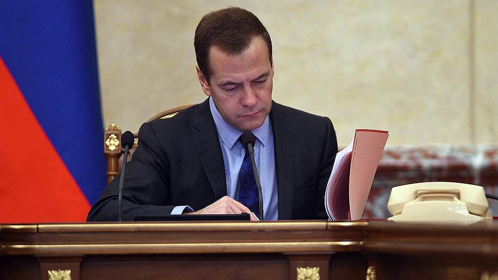 Как Дмитрий Медведев согласился с ограничением госзакупок иностранного софта